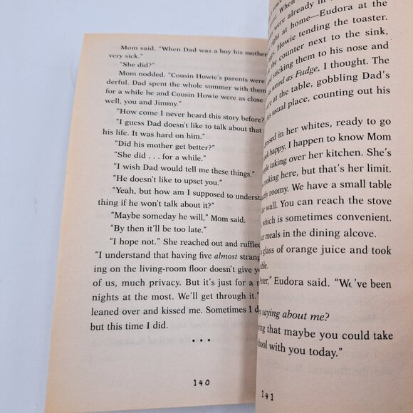 Box Of Fudge 3 Books From Judy Blume: Fudge-A-Mania, Superfudge, Double Fudge - Picture 13 of 13
